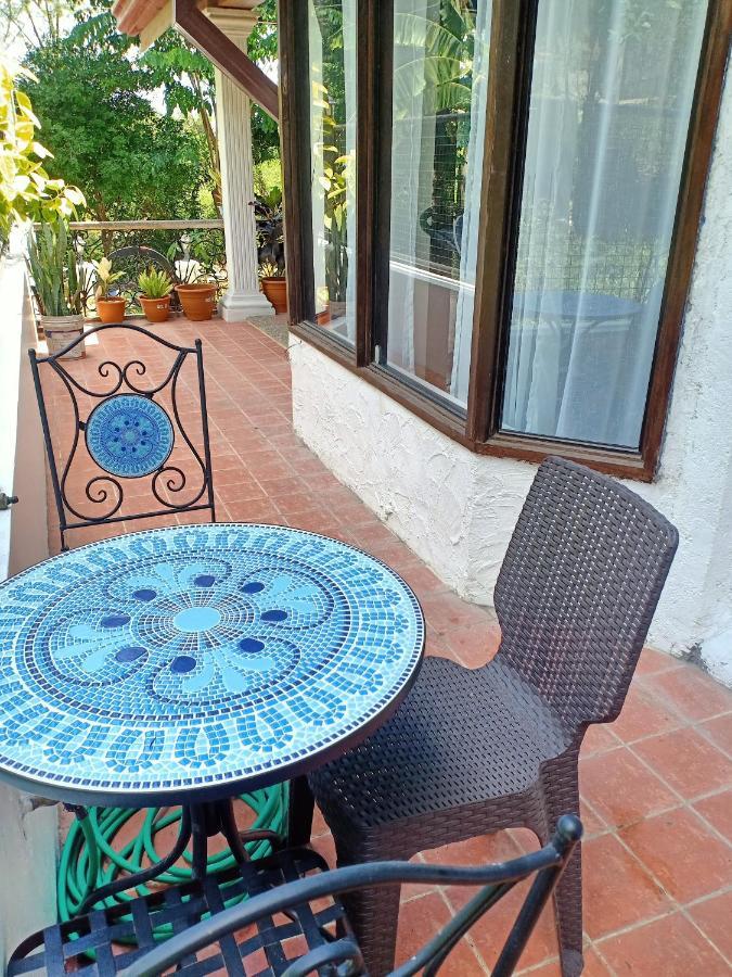 El Castillo Bed And Breakfast Angono ภายนอก รูปภาพ