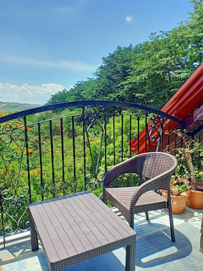 El Castillo Bed And Breakfast Angono ภายนอก รูปภาพ