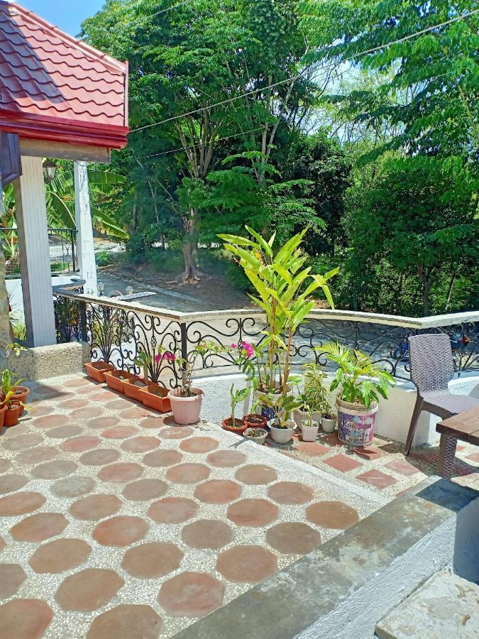 El Castillo Bed And Breakfast Angono ภายนอก รูปภาพ