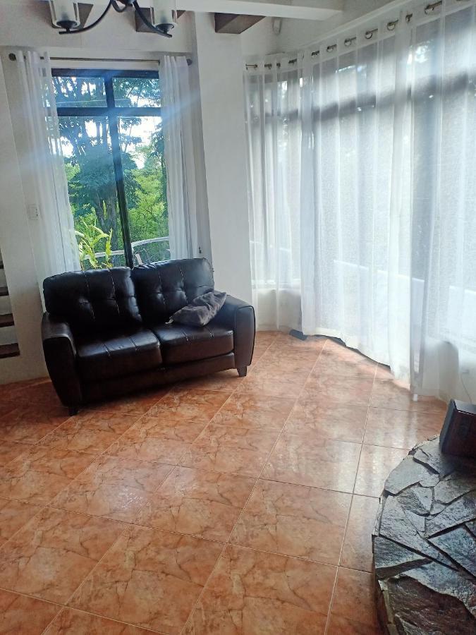 El Castillo Bed And Breakfast Angono ภายนอก รูปภาพ