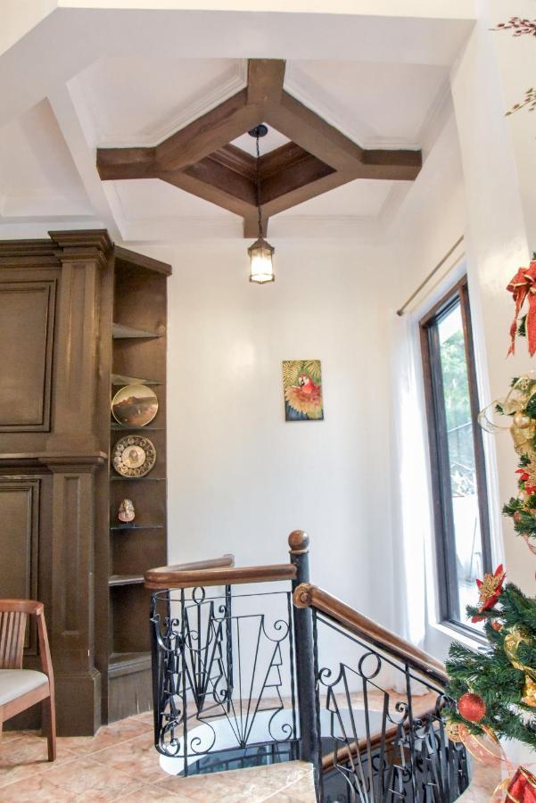El Castillo Bed And Breakfast Angono ภายนอก รูปภาพ