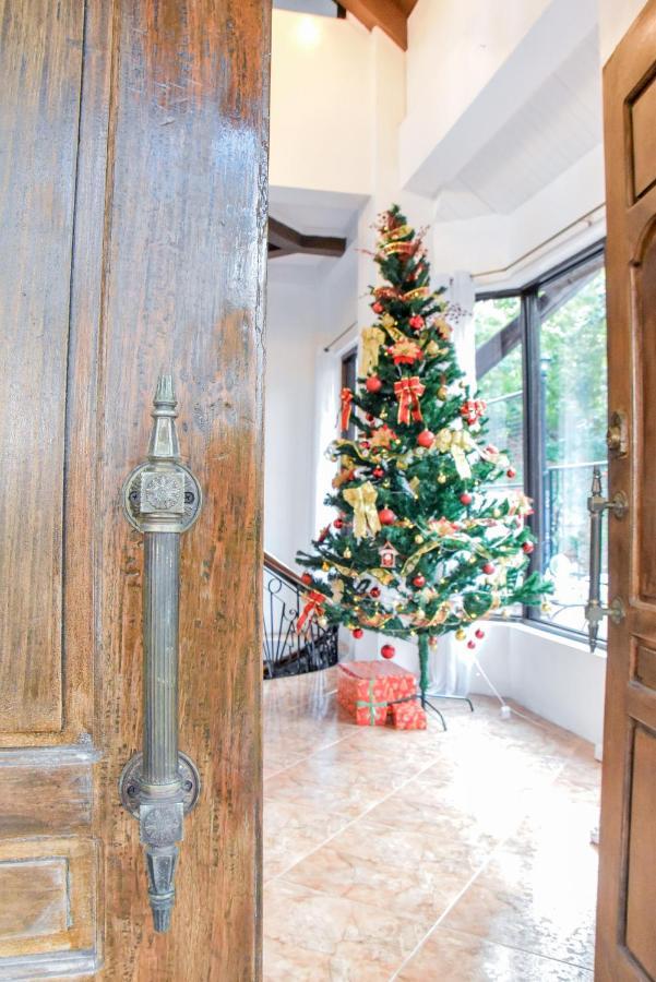 El Castillo Bed And Breakfast Angono ภายนอก รูปภาพ