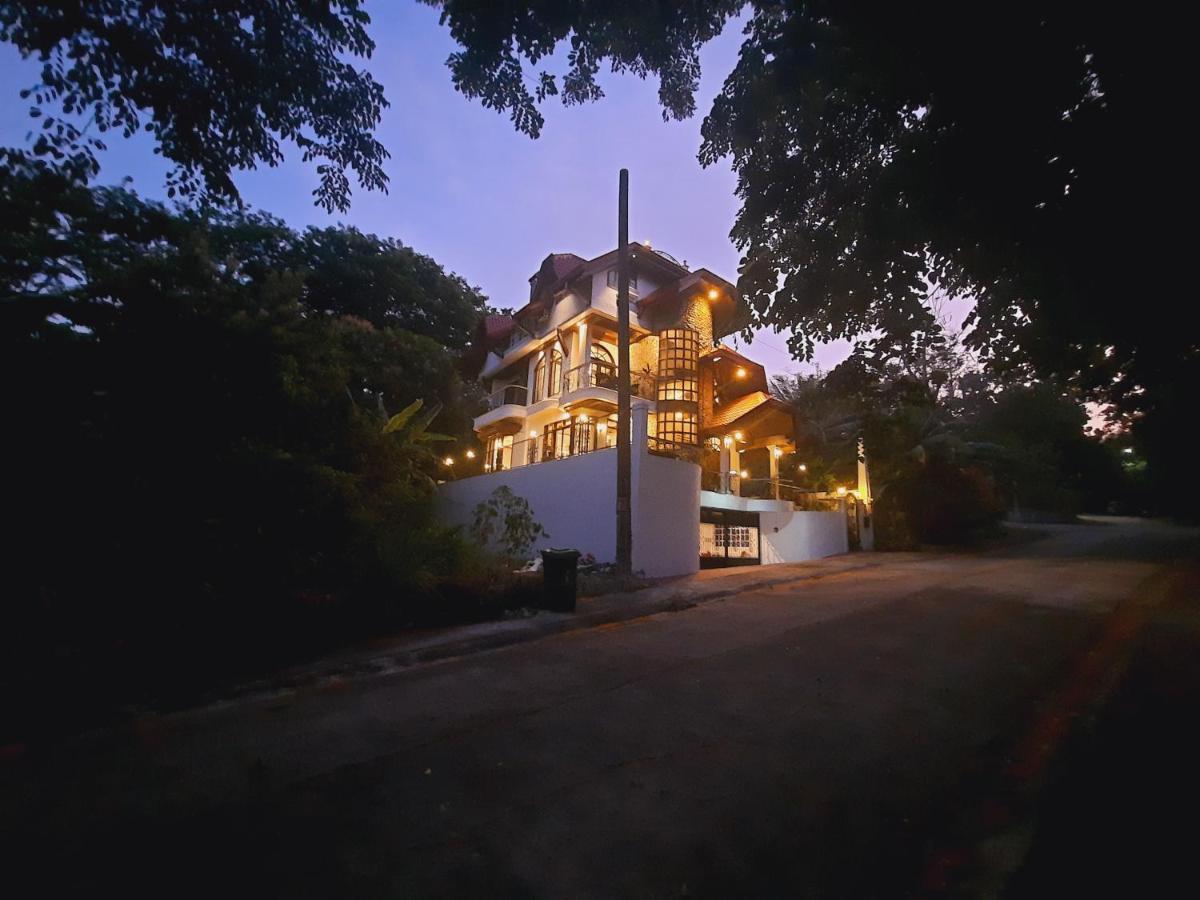 El Castillo Bed And Breakfast Angono ภายนอก รูปภาพ