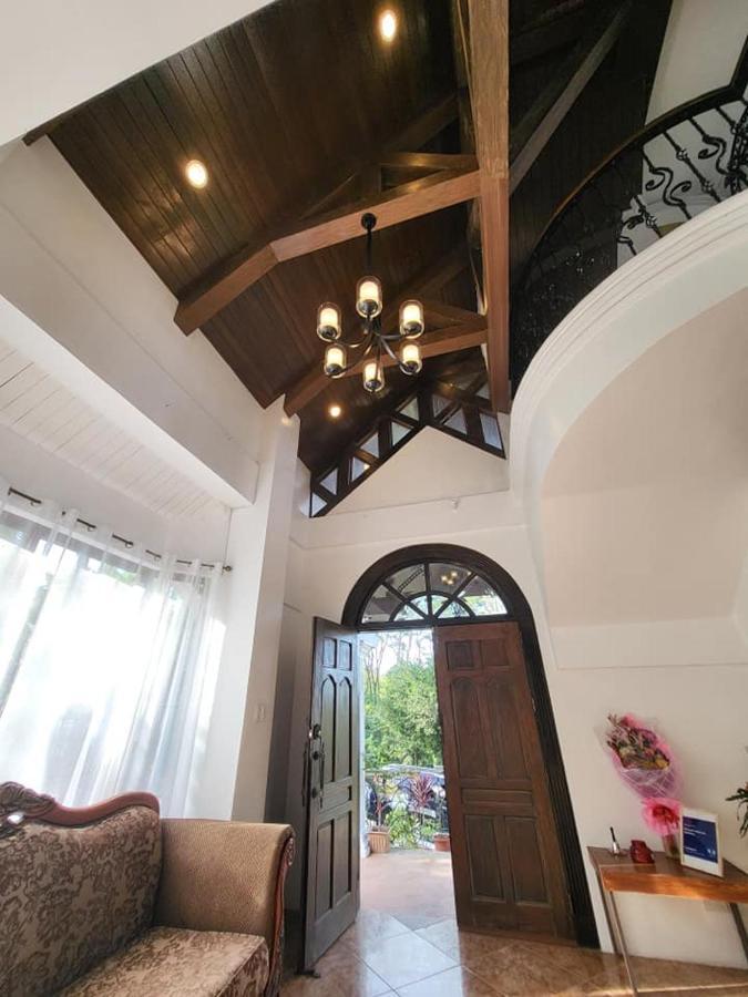 El Castillo Bed And Breakfast Angono ภายนอก รูปภาพ