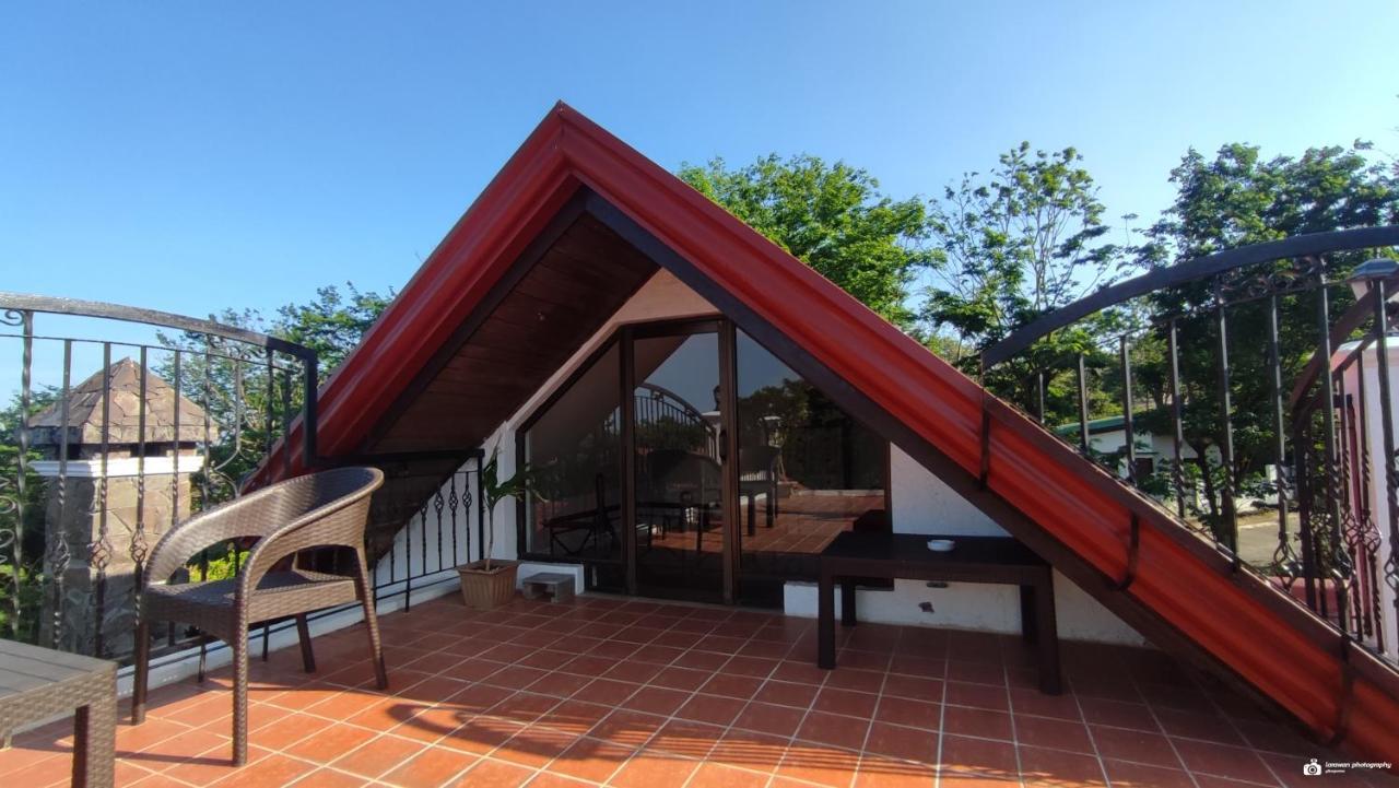 El Castillo Bed And Breakfast Angono ภายนอก รูปภาพ