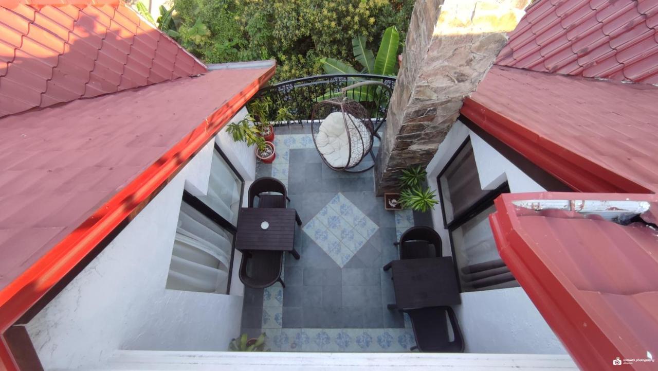 El Castillo Bed And Breakfast Angono ภายนอก รูปภาพ