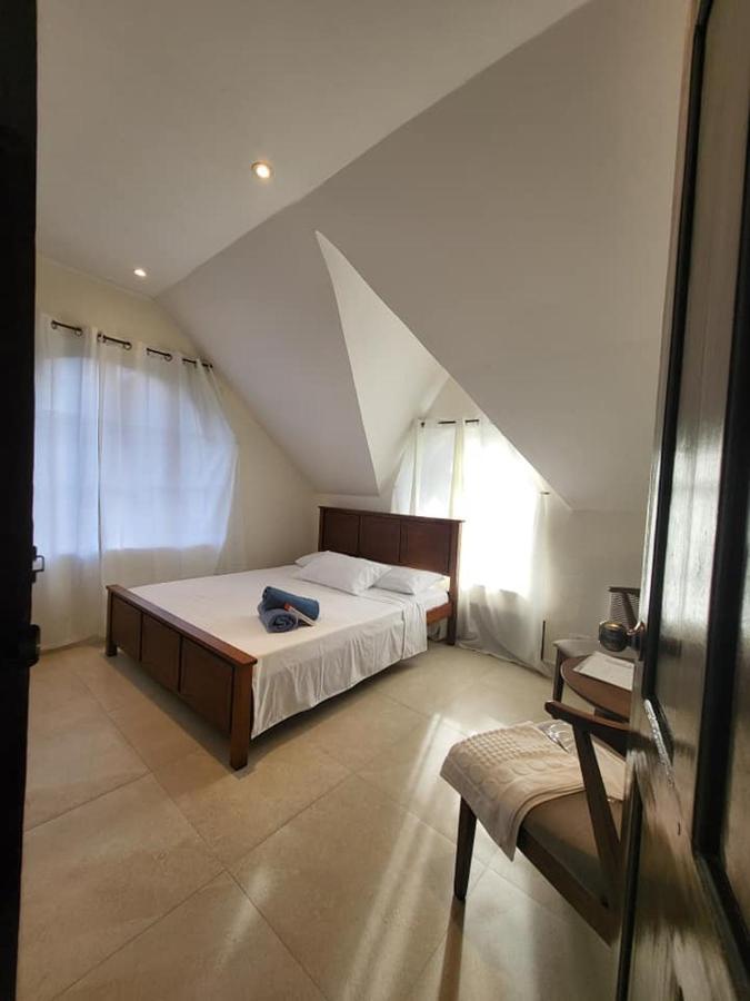 El Castillo Bed And Breakfast Angono ภายนอก รูปภาพ