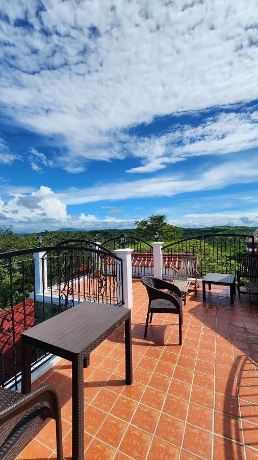El Castillo Bed And Breakfast Angono ภายนอก รูปภาพ