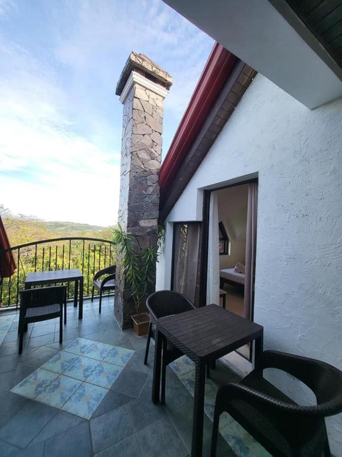 El Castillo Bed And Breakfast Angono ภายนอก รูปภาพ
