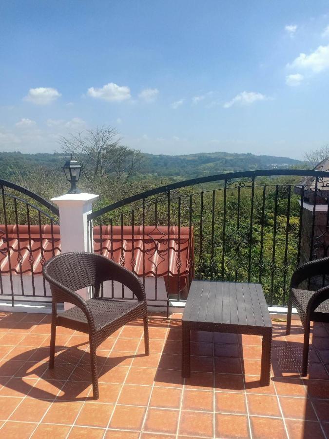 El Castillo Bed And Breakfast Angono ภายนอก รูปภาพ