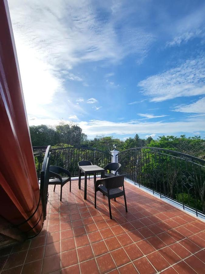 El Castillo Bed And Breakfast Angono ภายนอก รูปภาพ