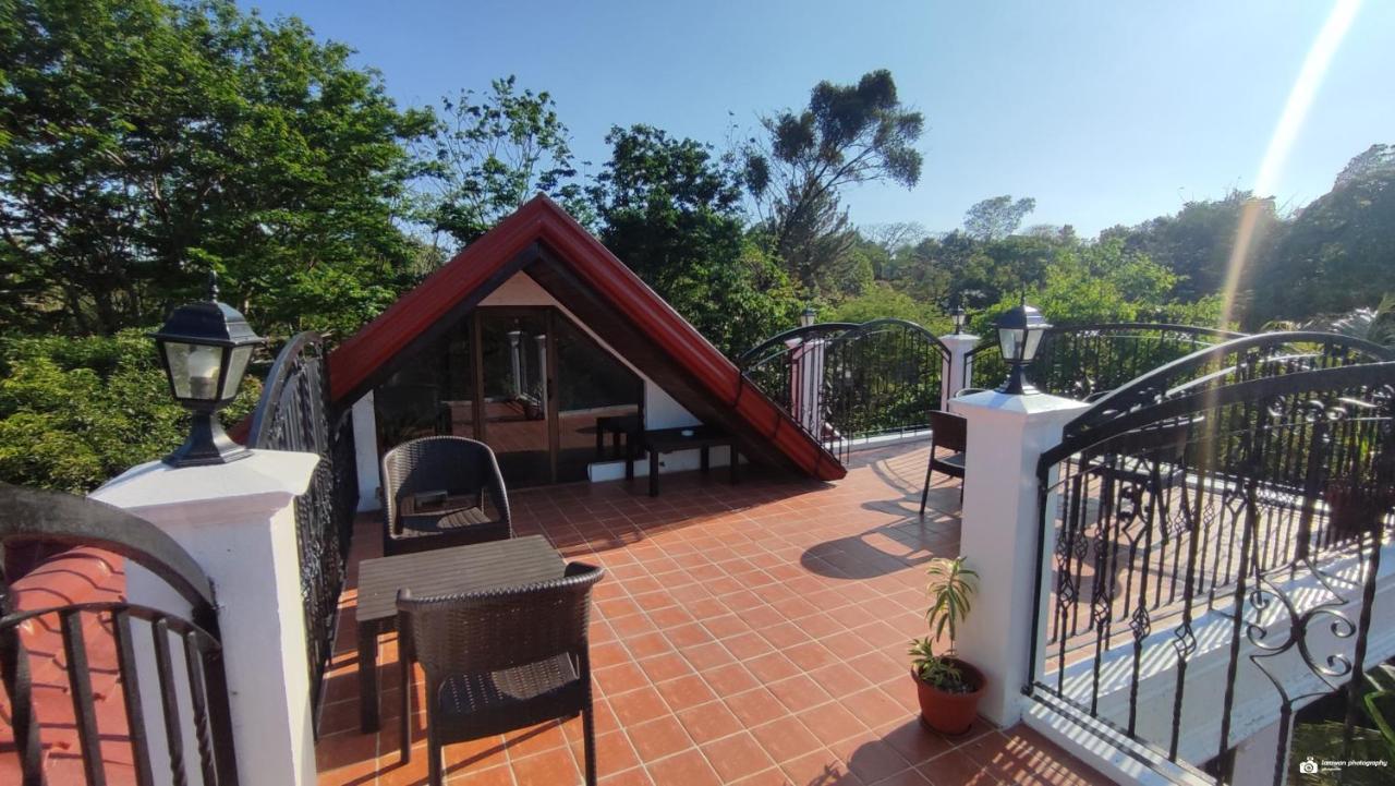 El Castillo Bed And Breakfast Angono ภายนอก รูปภาพ